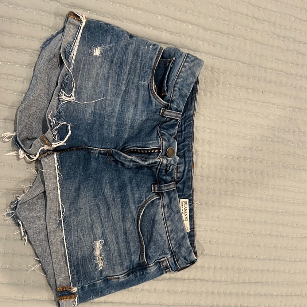 Blank NYC “Tomboy short” size 26